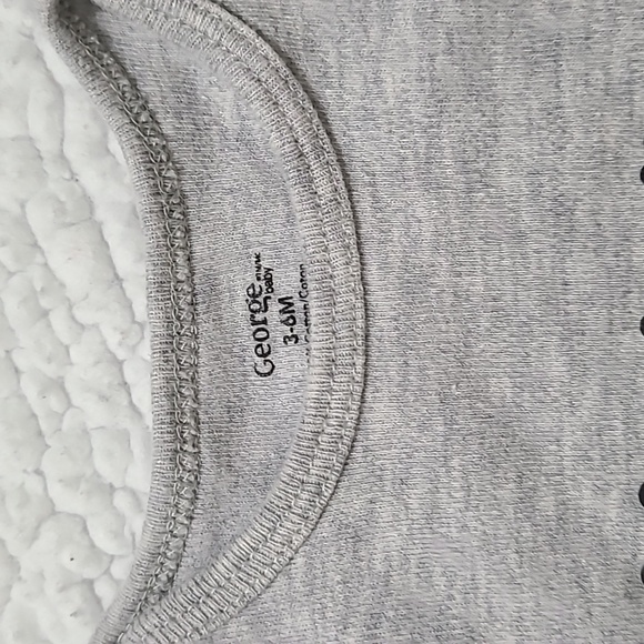 (Pre-loved) George Onesie - Picture 4 of 4